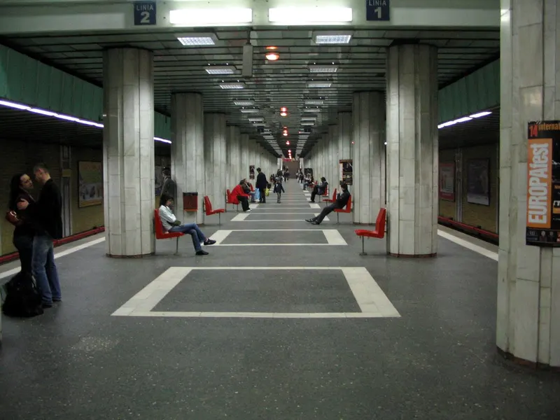 Stația de metrou Nicolae Grigorescu, cu peroanele celor două linii